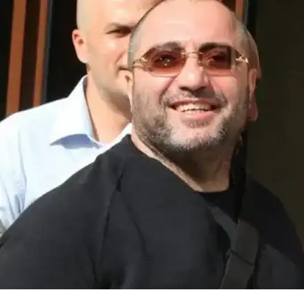 Митьо Очите отпразнува със заря и стриптийзьорки 18-ия рожден ден на сина си