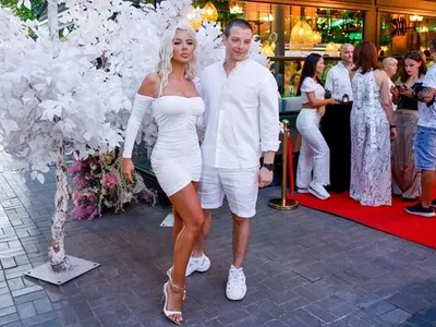 На бяло парти: Объркаха брата на Андреа с нейното ново гадже (Снимки)