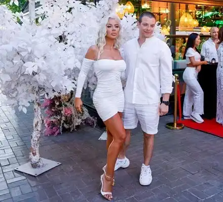 На бяло парти: Объркаха брата на Андреа с нейното ново гадже (Снимки)