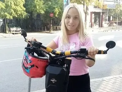 Направиха черна магия на Емили Тротинетката