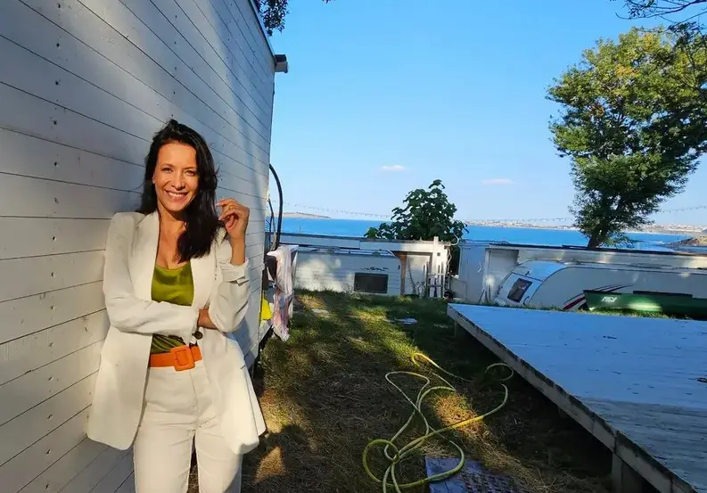 Не разпознават Яна Маринова облечена