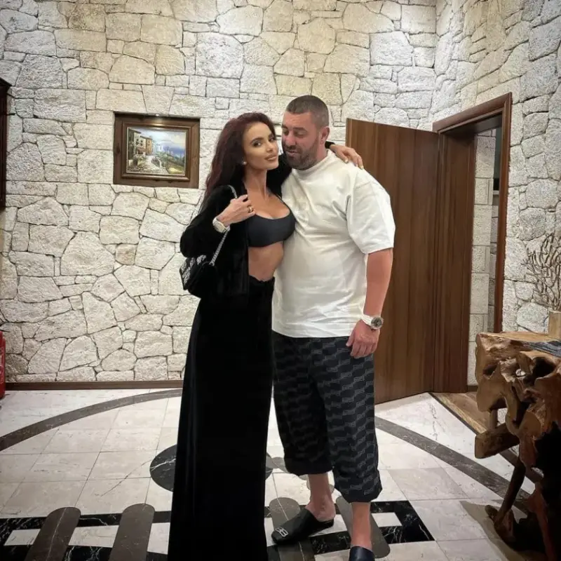 Отварачката слабее, Дзвера дебелее