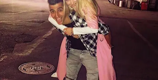 Папарашки удар: Бившият на Михаела Маринова с посиняло око и ново гадже (Горещи снимки)