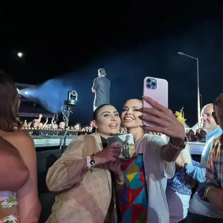 Преслава разцелува Никос Вертис