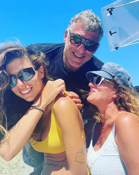 Развод ли?  Белослава на море с мъжа и детето