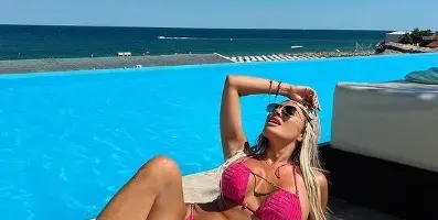 Русата Златка върти топ кълки