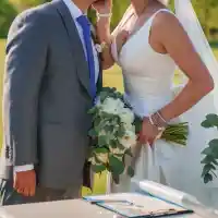 Сани Жекова на меден месец на морето