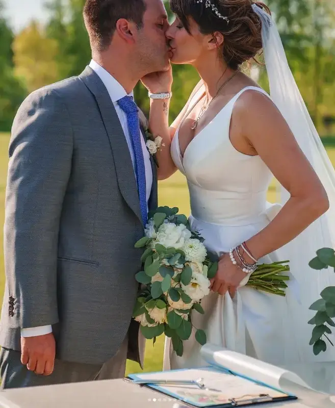 Сани Жекова на меден месец на морето