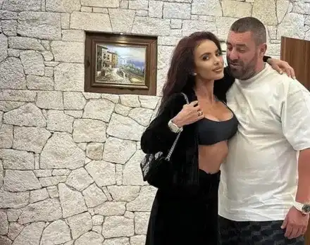 Селяния до шия: Дзвера цъфна с пижама и цървули за  рождения ден на  Отварачката  (Снимки)