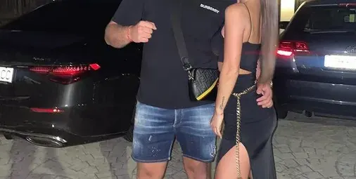 Синът на Деси Слава върти любов с по-възрастна от него фризьорка