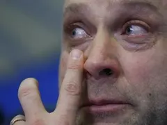 Тити остригал приятелката си заради сенчестия бизнесмен Суно