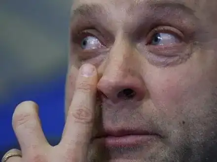 Тити остригал приятелката си заради сенчестия бизнесмен Суно