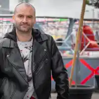 Тома Здравков си купи каравана