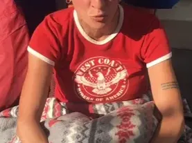 Тризначките от  „Биг Брадър”  бият майка си, продължават да живеят от просия в Лондон