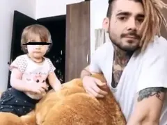 Венци Венц с нов татус на лицето по случай рождения ден на сина си