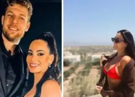 Везенков показва гаджето на родата