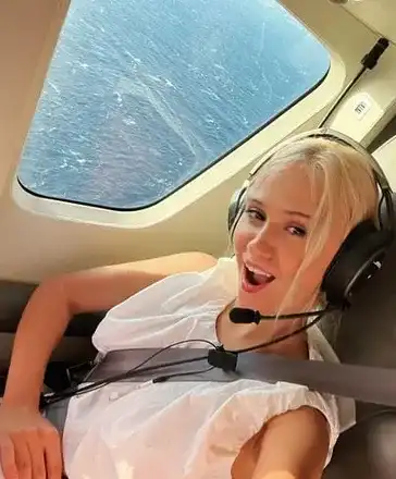 ВИП: Мария Бакалова лети с частен хеликоптер