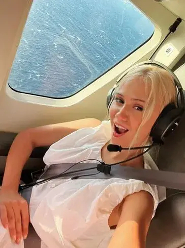 ВИП: Мария Бакалова лети с частен хеликоптер