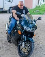 Шкумбата шие потури за внука