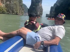 Американски пенсионери издържат Гибона