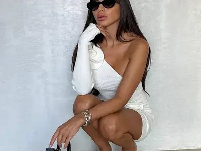 Бялата Алисия е в розово настроение, крие актуалния спонсор