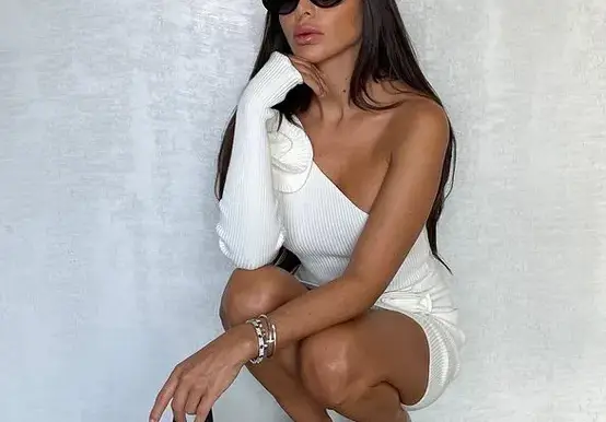 Бялата Алисия е в розово настроение, крие актуалния спонсор