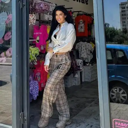 Бившата на Джизъса стана продавачка