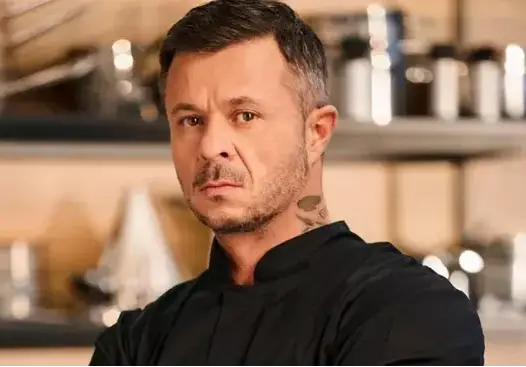 Блазе му на шеф Илиан Кустев от „Мастършеф” - всички говорят само за приятелката му (Горещи снимки)