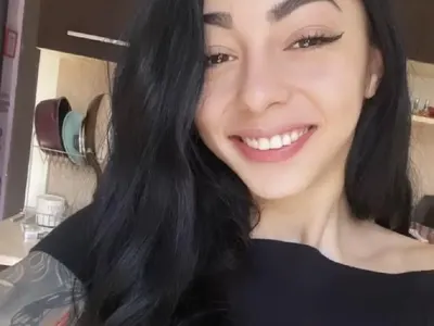 Ексклузивно в Hotarena.net: Ето я „изплашената“ приятелка на прокурорския син Васил Михайлов (ГОРЕЩИ СНИМКИ)