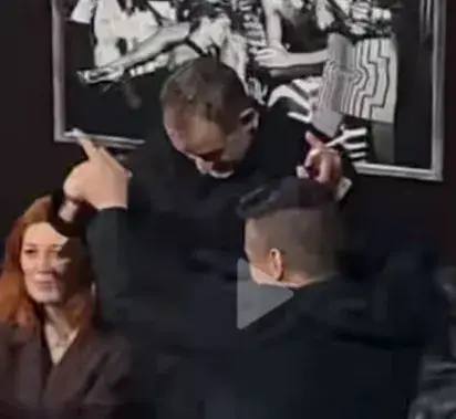 Фенове го хванаха: Михаил Билалов куфее като мафиот в чалготека! СНИМКИ