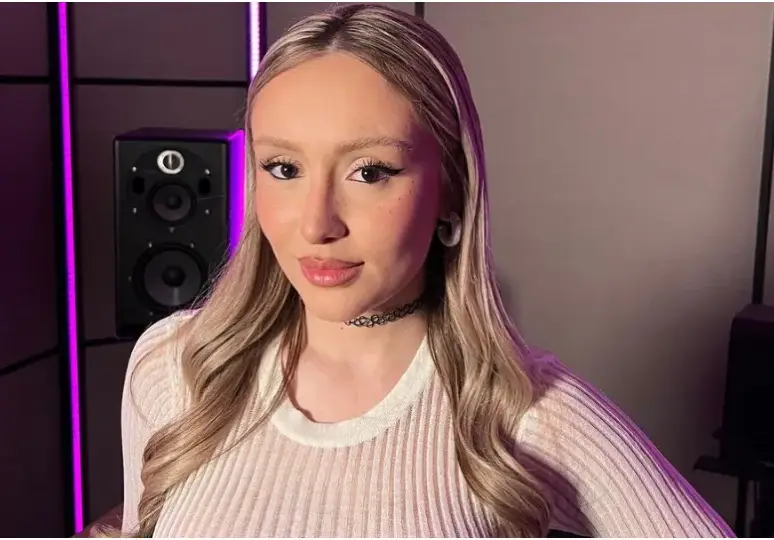 Изписаха Дара Екимова от болницата! Певицата мълчи дали е лежала заради силикона или бременност