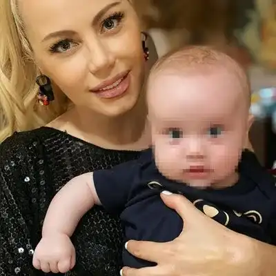 Камелия осинови роденото от украинска сурогатна майка пеленаче