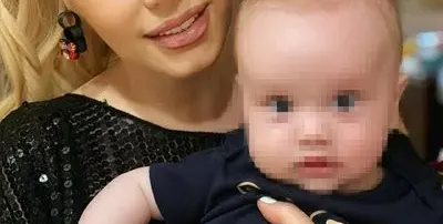 Камелия осинови роденото от украинска сурогатна майка пеленаче