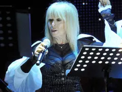 Лили Иванова си купила 15 кокошки