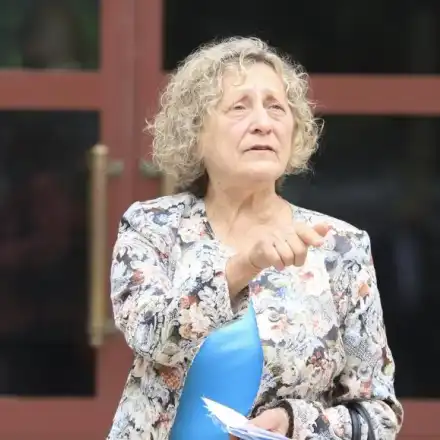 Магнитните бури удрят Нешка Робева в главата