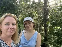 Макар и безработна, най-голямата дъщеря на Кирил Петков живее като принцеса в Ню Йорк