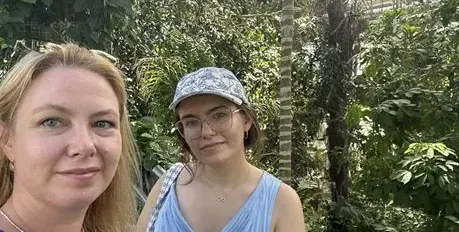 Макар и безработна, най-голямата дъщеря на Кирил Петков живее като принцеса в Ню Йорк