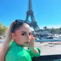 Михаела Маринова обикаля Париж