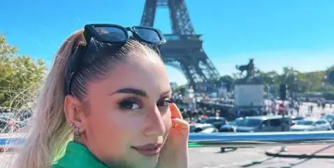 Михаела Маринова обикаля Париж