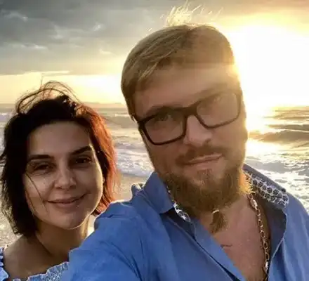 Миро празнува годишнина от брака си