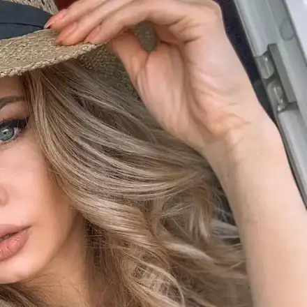 Мис Вселена хули бившите си