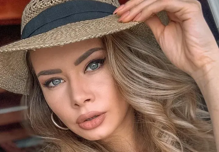 Мис Вселена хули бившите си