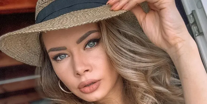 Мис Вселена хули бившите си