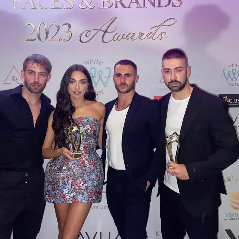 Mr. Half  празнува поредната си награда в компанията на ергенката Айлин и певицата Диона (Снимки)