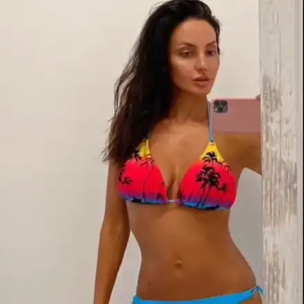 Наталия Гуркова се съблече „под дъга“