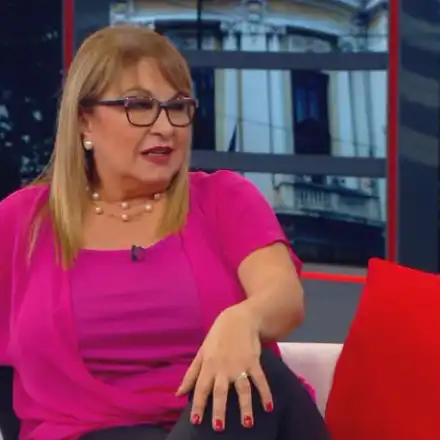 От немай къде! Марги Хранова продава хамбургери, за да се издържа