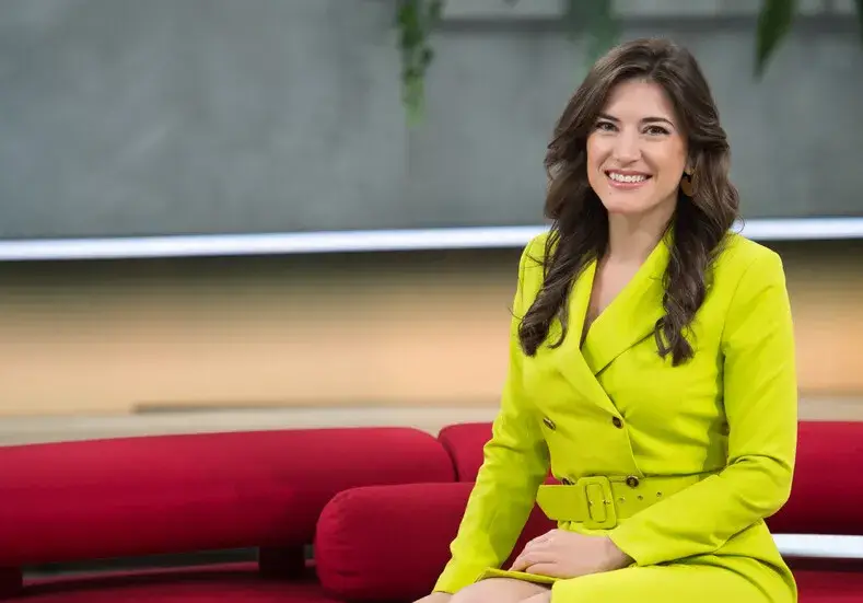 Секси брюнетка сменя Михаил Дюзев в „Пресечна точка”