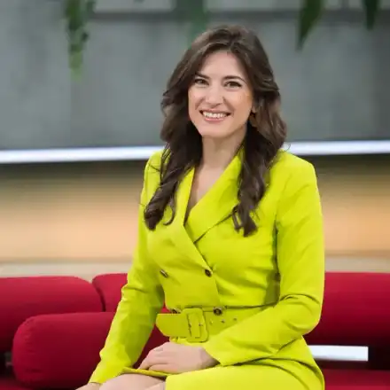 Секси брюнетка сменя Михаил Дюзев в „Пресечна точка”