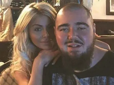 Семейство Гущерови ходят на пазар с охрана