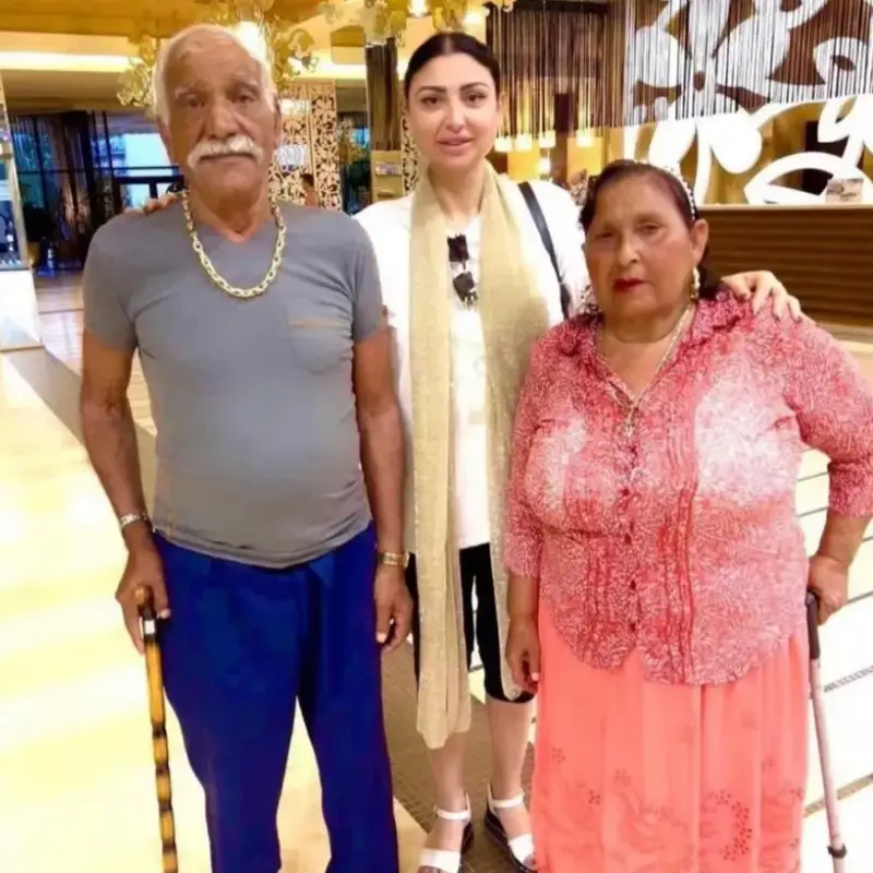 След смъртта на баща си: Софка  спря да пее, губи 100 хил. лева от отменени участия